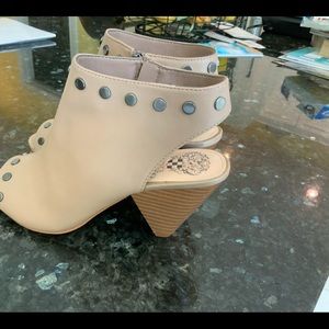 Vince Camuto never worn booties